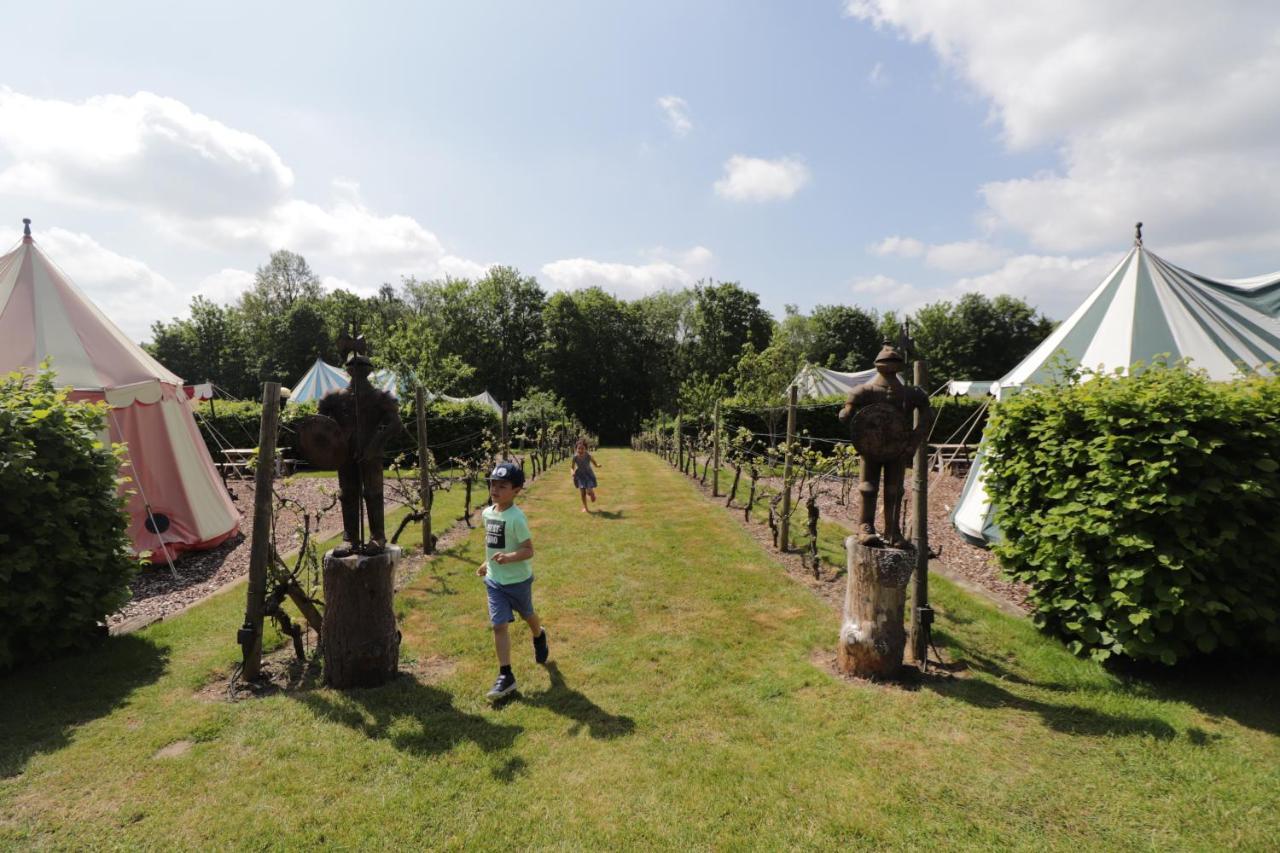 Leeds Castle Knights Glamping Leeds (Kent) Exterior foto