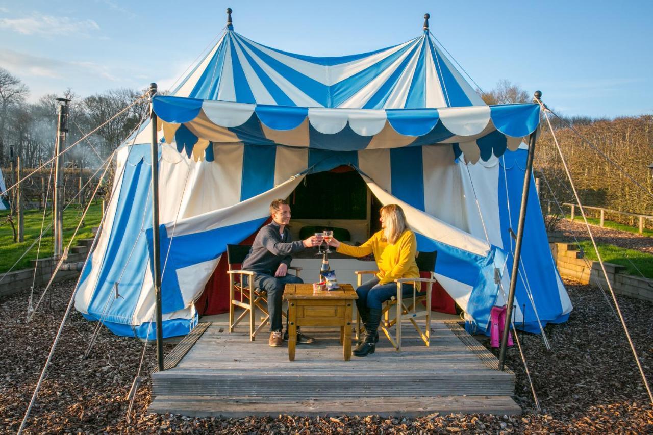 Leeds Castle Knights Glamping Leeds (Kent) Exterior foto