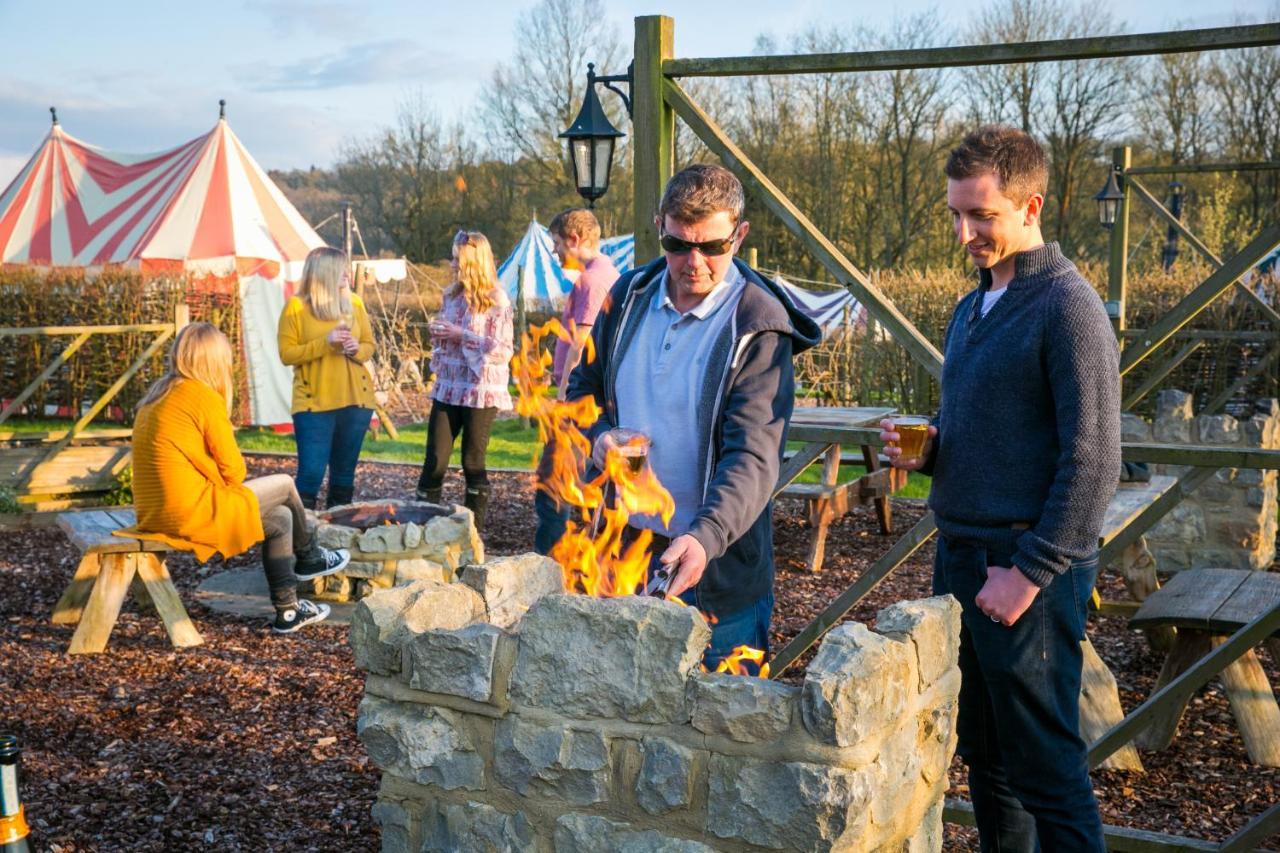 Leeds Castle Knights Glamping Leeds (Kent) Exterior foto
