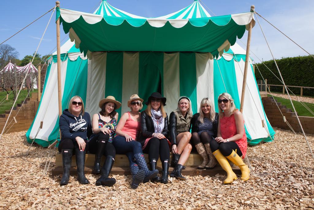 Leeds Castle Knights Glamping Leeds (Kent) Exterior foto