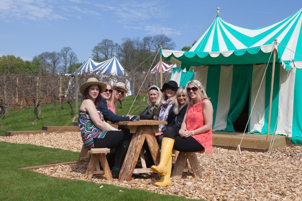 Leeds Castle Knights Glamping Leeds (Kent) Exterior foto